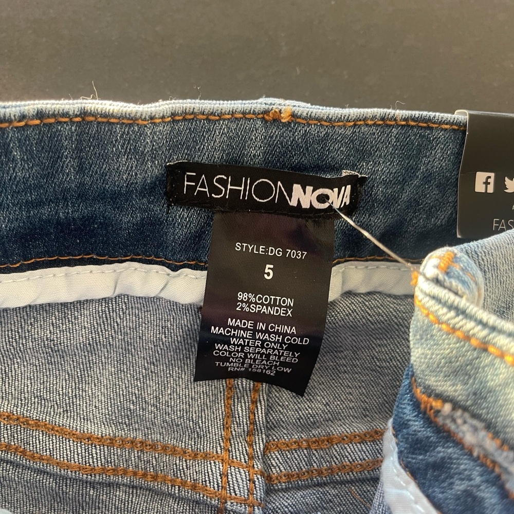 NWT FASHION NOVA SAVANNAH SPLIT HEM BLUE JEANS 5 - Picture 11 of 13